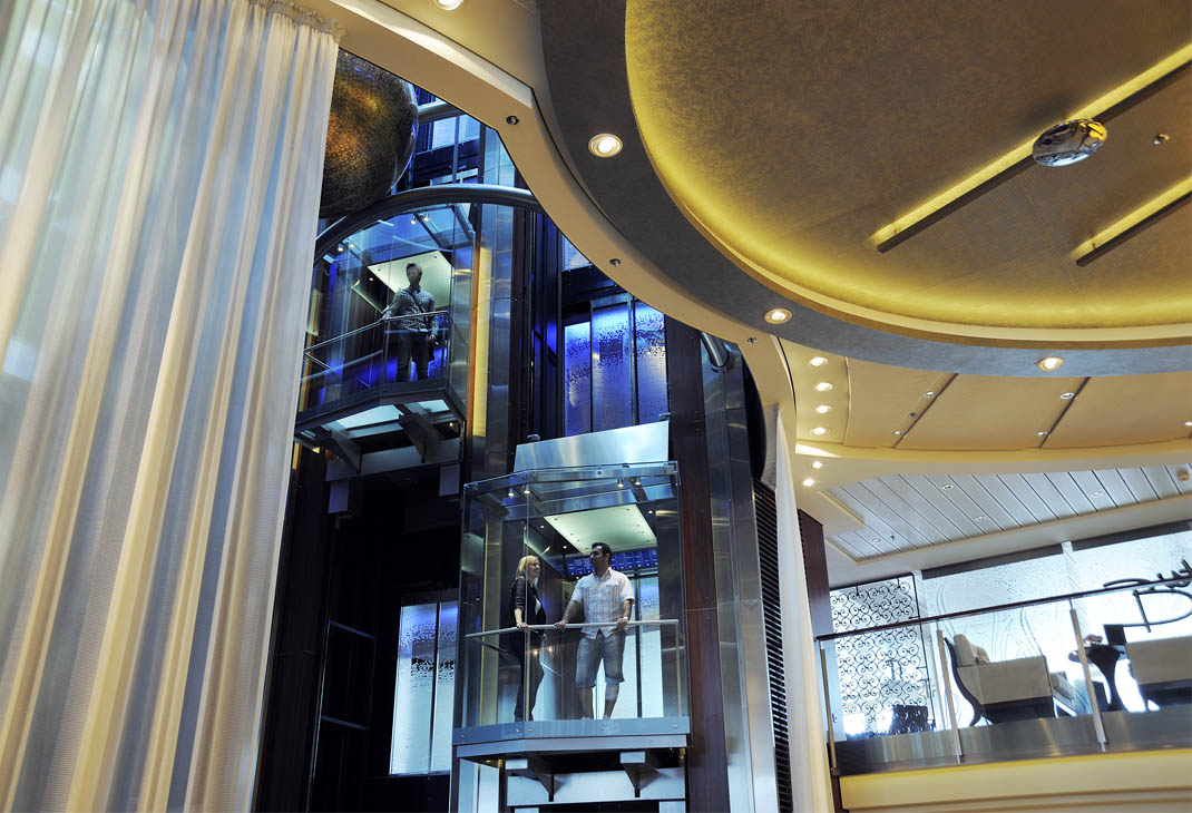 img_celebrity-eclipse-5_1070x730